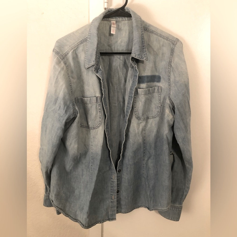 Xhiliration Womens Light Wash Denim Shirt - Size XXL